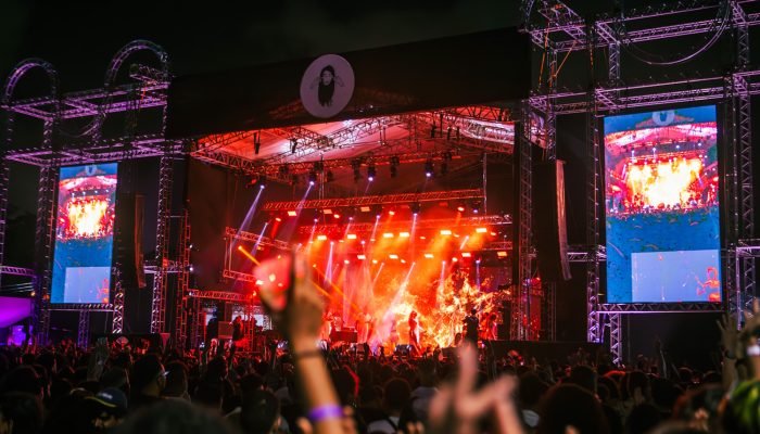 facebook.com/revistaogrito